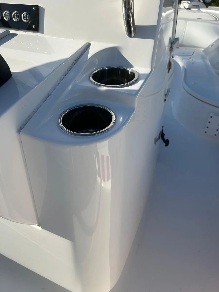 Contender 26 Bay hull restoration and gel coat buff shine, Panama City FL — final